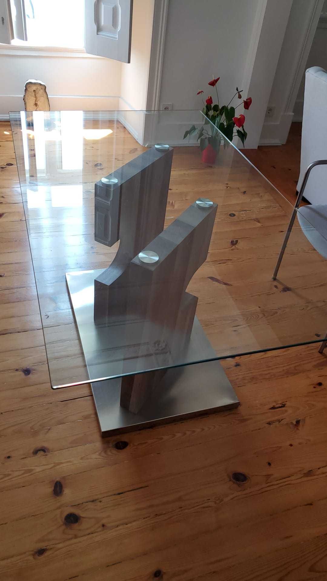 Mesa de Jantar de Vidro (Glass-top Dining Table)