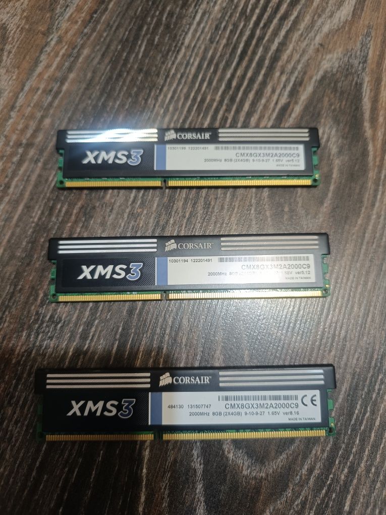 Модуль памяти Corsair XMS - 3  DDR 3 . 8 GB .