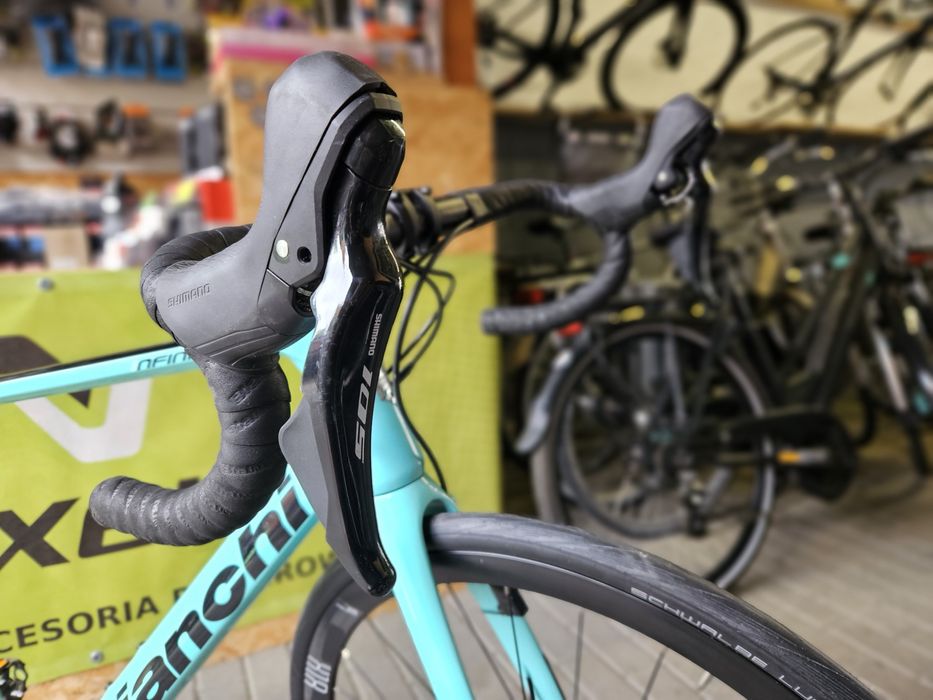BIANCHI INFINITO XE Celesta rower szosowy Shimano 105 Disc rama 55