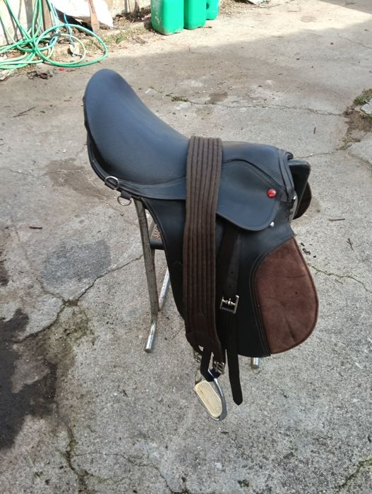 Vendo selim como novo só a vista, praticamente novo