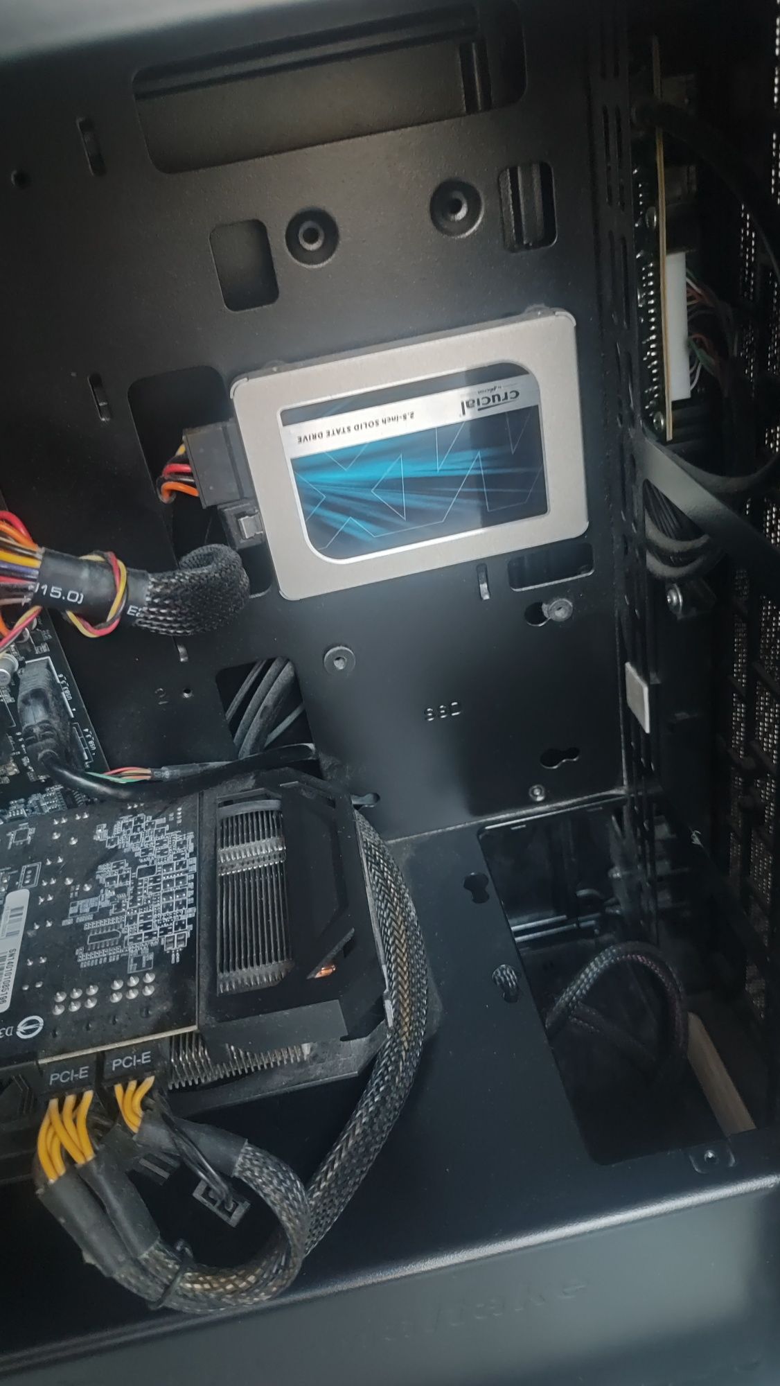 Komputer stacjonarny Ryzen 3 / SSD / 8GB / Radeon R9 / Windows 10