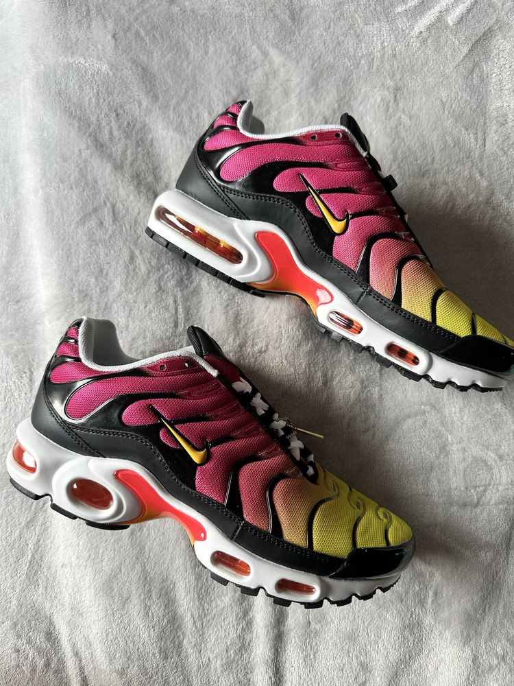 Кроссовки Nike Air Max Plus "Gold Raspberry Red"