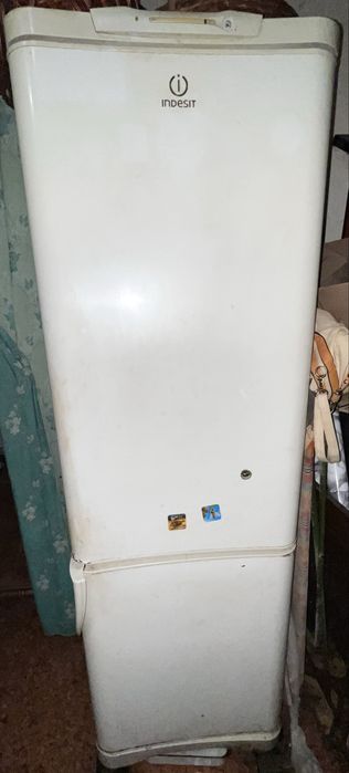 Холодильник Indesit