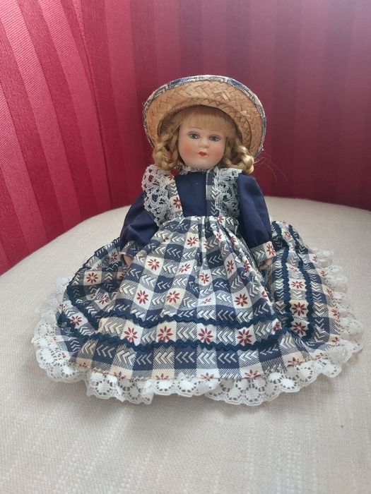 Boneca antiga de porcelana