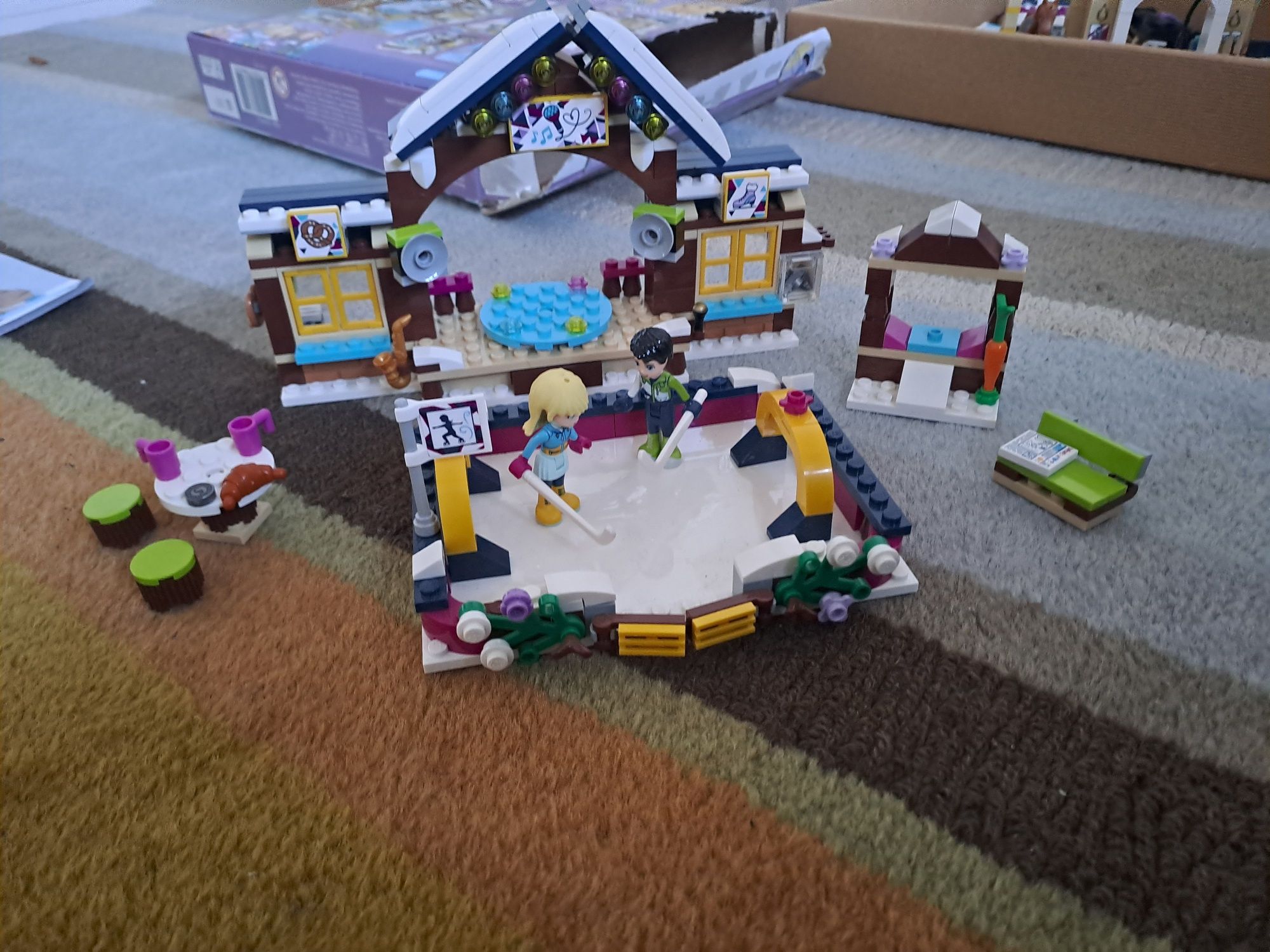 LEGO Friends 41322 lodowisko w zimowym kurorcie