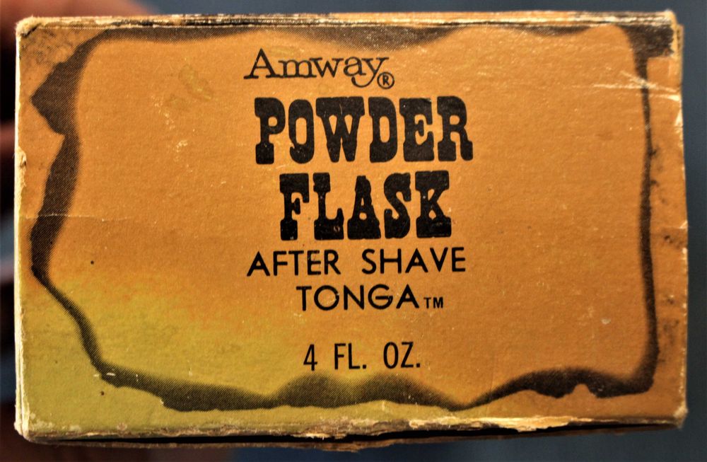 Frasco e caixa de after shave c/forma de polvorinho antigo