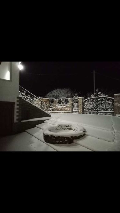 Двоповерховий будинок в с. Кінецьпіль.