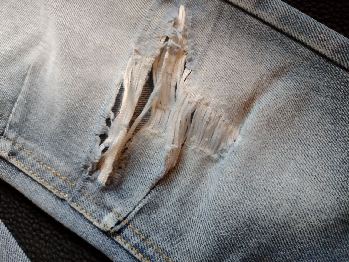 Spodnie jeans dżins 134 dziury przetarcia niebieskie joggery