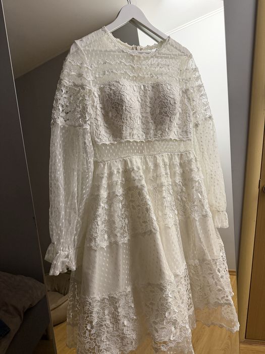 Біла, святкова сукня