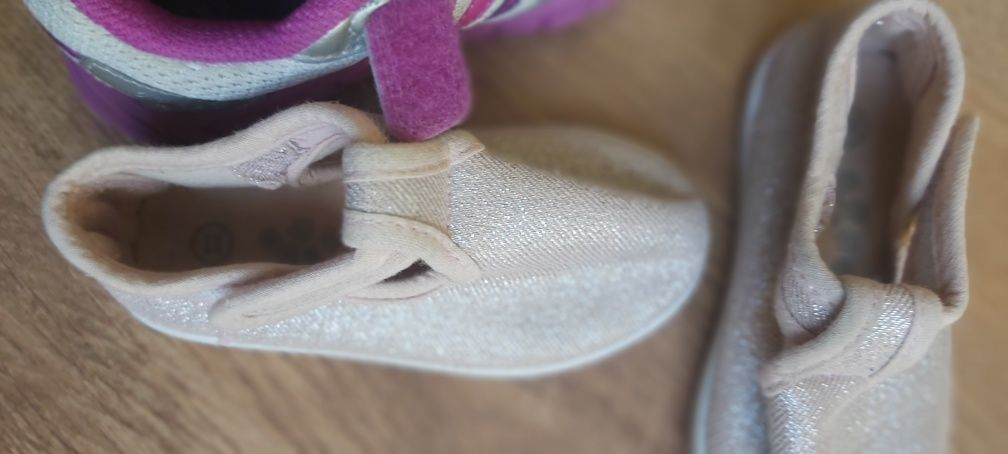 Buty Rozmiar 22, adidasy i kapcie