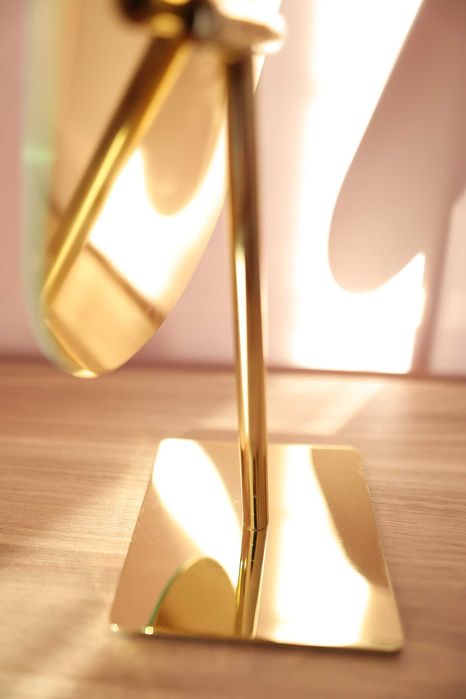 Lusterko kosmetyczne do makijażu złote Beliani 16 x 37 cm  CANTAL