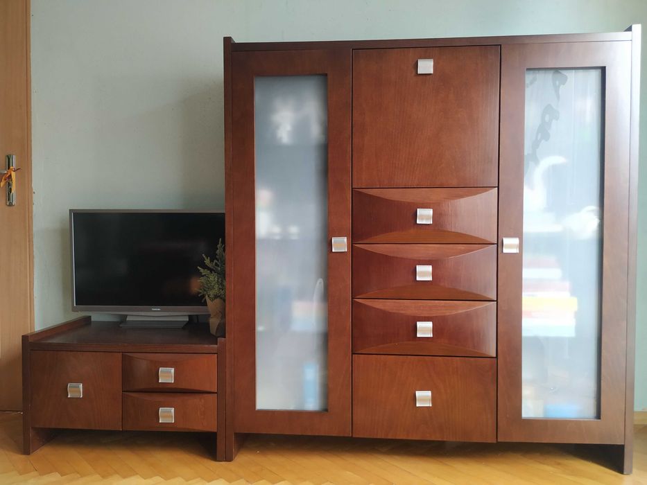 Meble fornirowane w kolorze orzech z Kalwarii Zebrzydowskiej