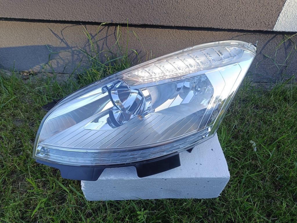 Citroen Grand Picasso C4 reflektor lewy przód lampa lewa nowa TYC