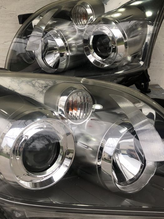 Фара Ліва Права Toyota Avensis T25 Koito ціна за 1 шт