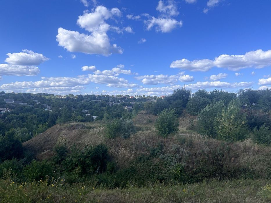 Продам участок с красивым видом в центре Бабаев