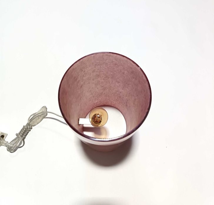 Candeeiro de mesa em vidro rosa