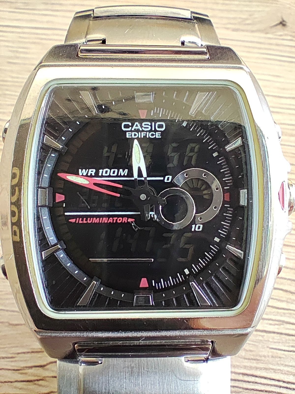 Zegarek Casio Edifice EFA-120 na bransolecie