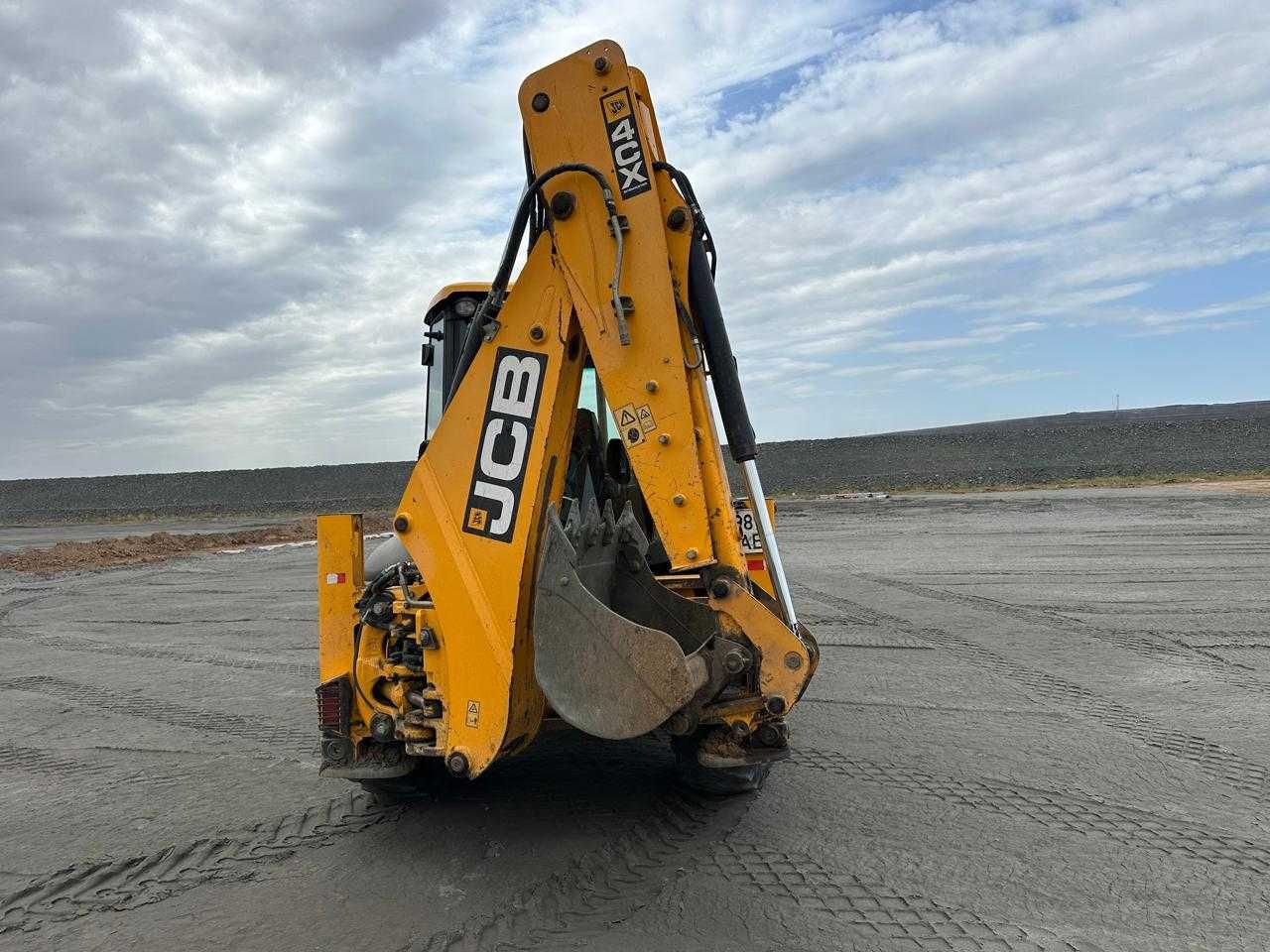 Послуги екскаватора JCB 4CX