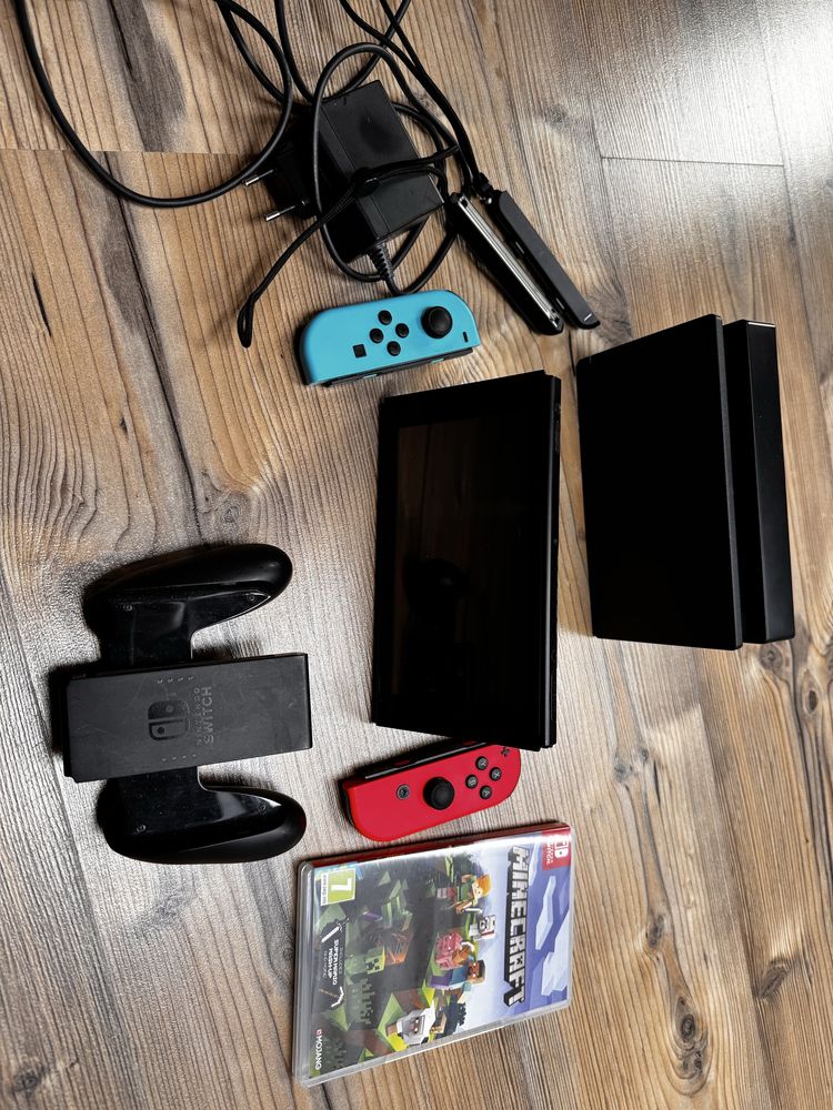Nintendo switth w zestawie z gra minecraft