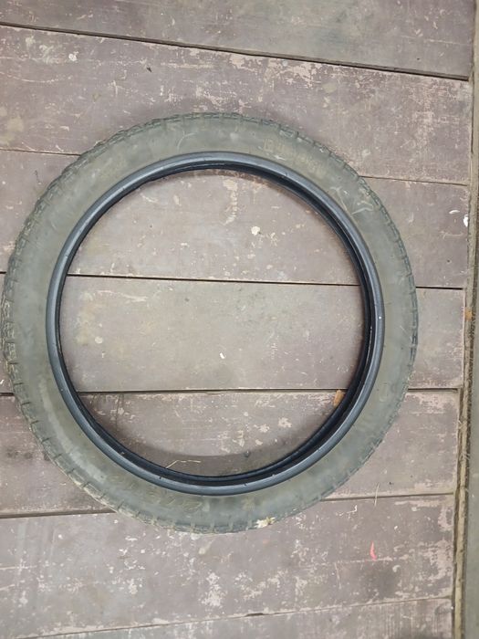 Резина 2.75 18 и 3.00 10
