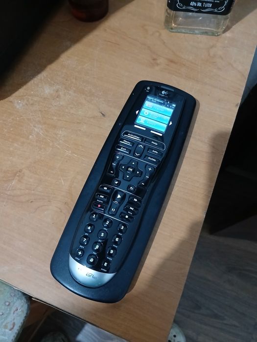 Pilot uniwersalny Logitech Harmony