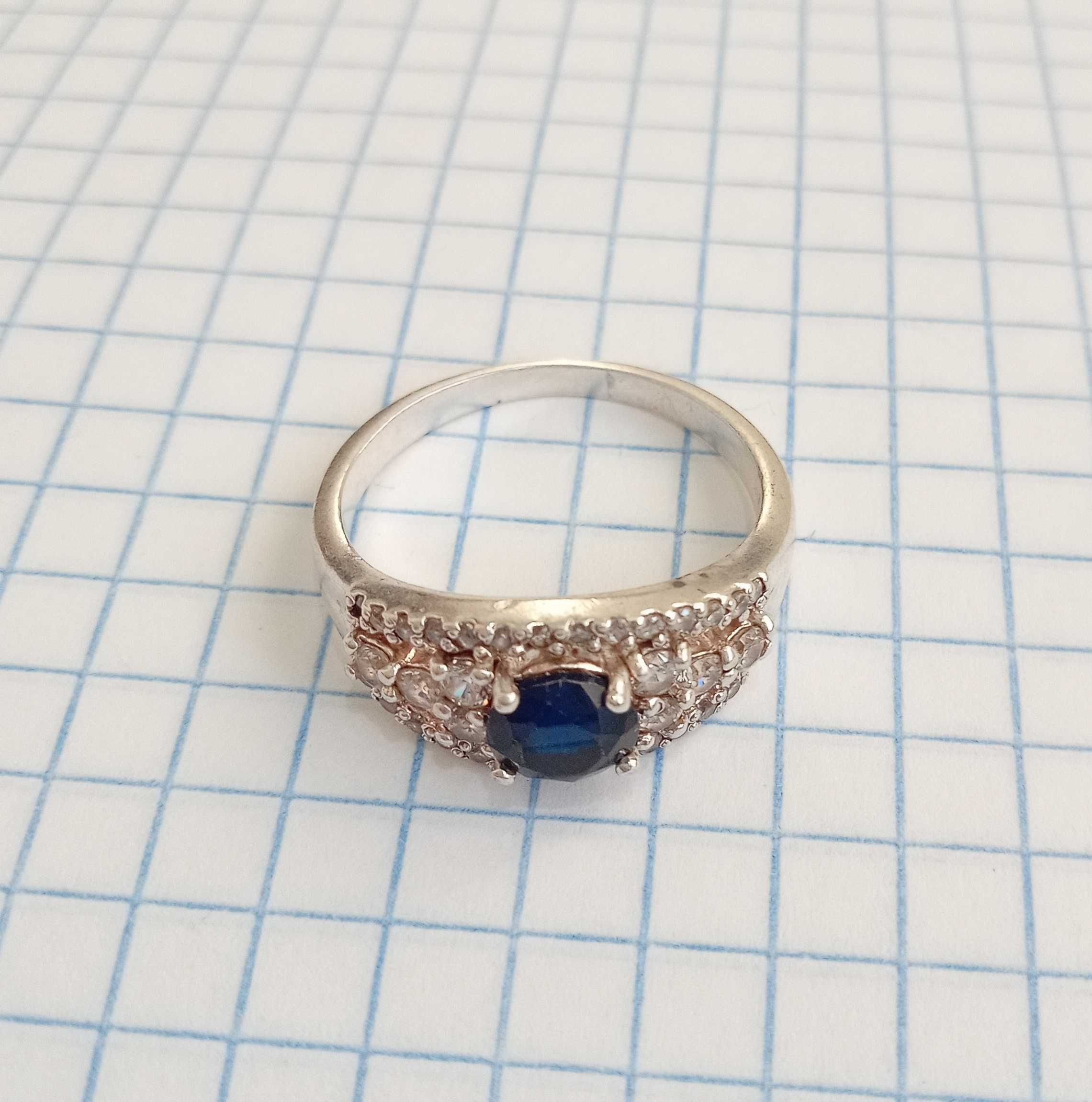 Кольцо з синім камінцем, срібло 925 , 3,60 г. Розмір 18