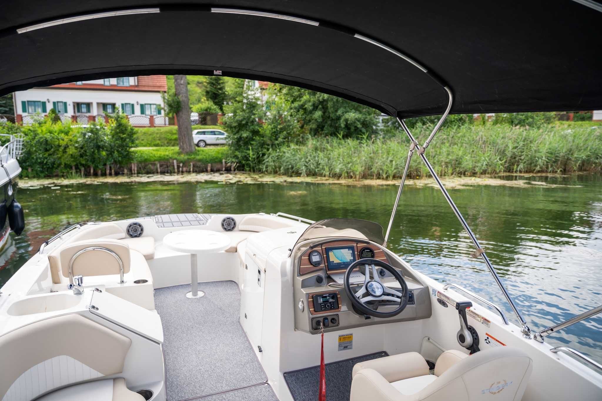 Stingray 212 SC – 2016 r. – Yamaha 200 KM – tylko 140 mth PRZYCZEPA
