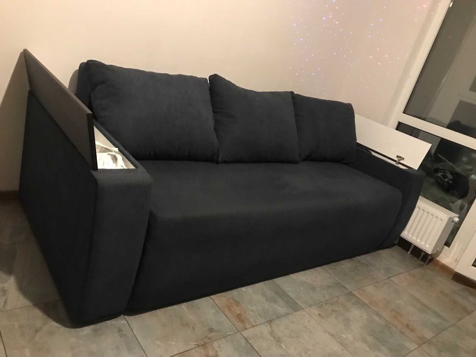 Чорний розкладний диван