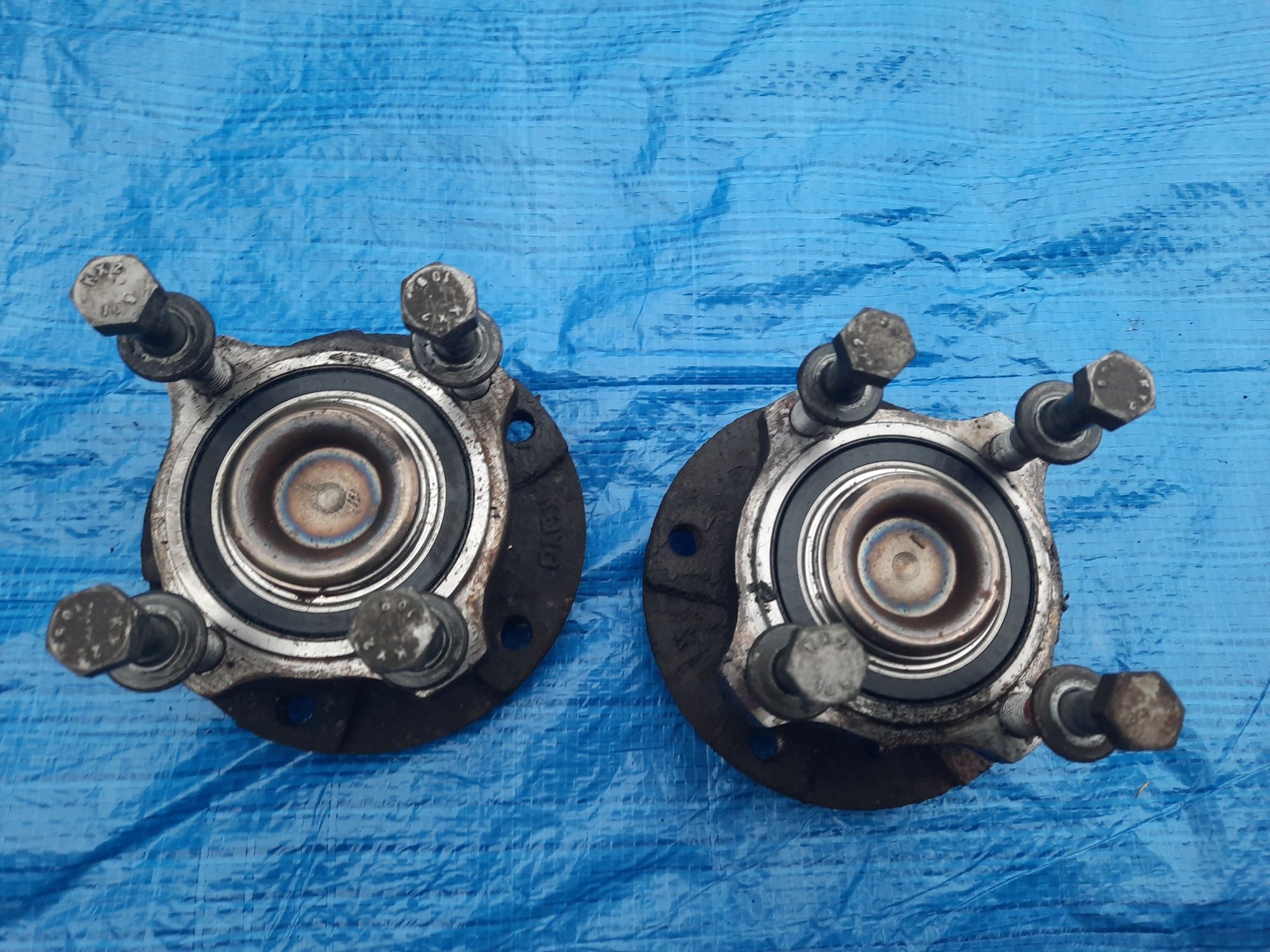 Piasty z łożyskami BMW E60 E61 Przód Kpl Sprawne