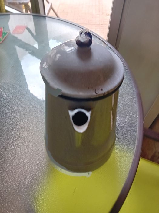 Vende cafeteira antiga em esmalte
