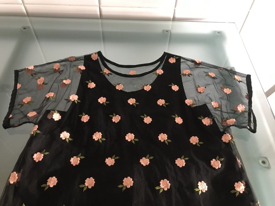 Vestido preto bordado