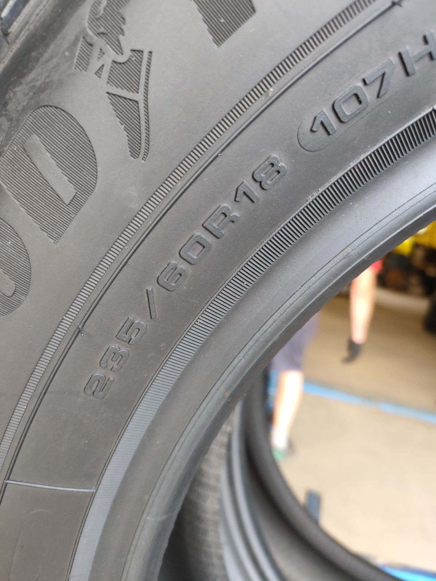 4x 235/60r18 GoodYear UltraGrip Performance+ z 2022r około 8.5mm