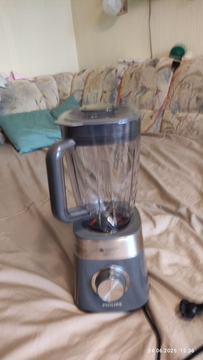Блендер PHILIPS HR3020/20