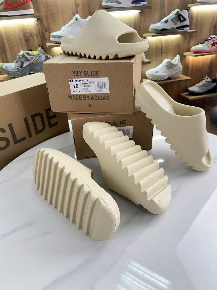 Тапочки Adidas Yeezy Slide Bone