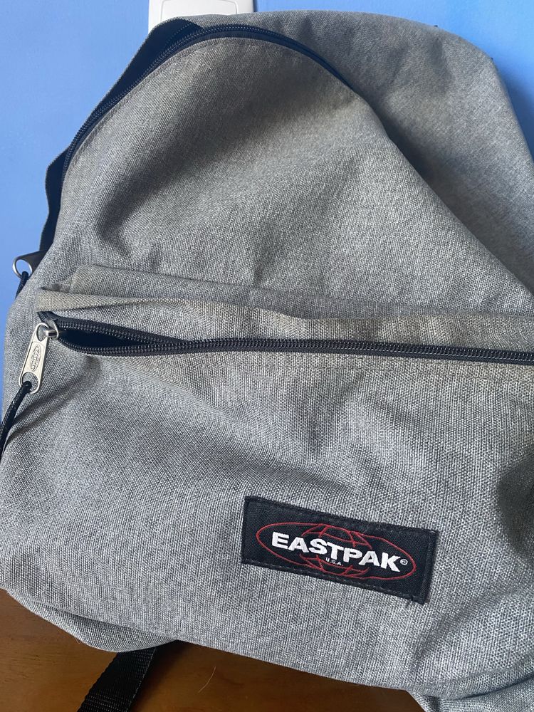 Mochilas e porta moedas