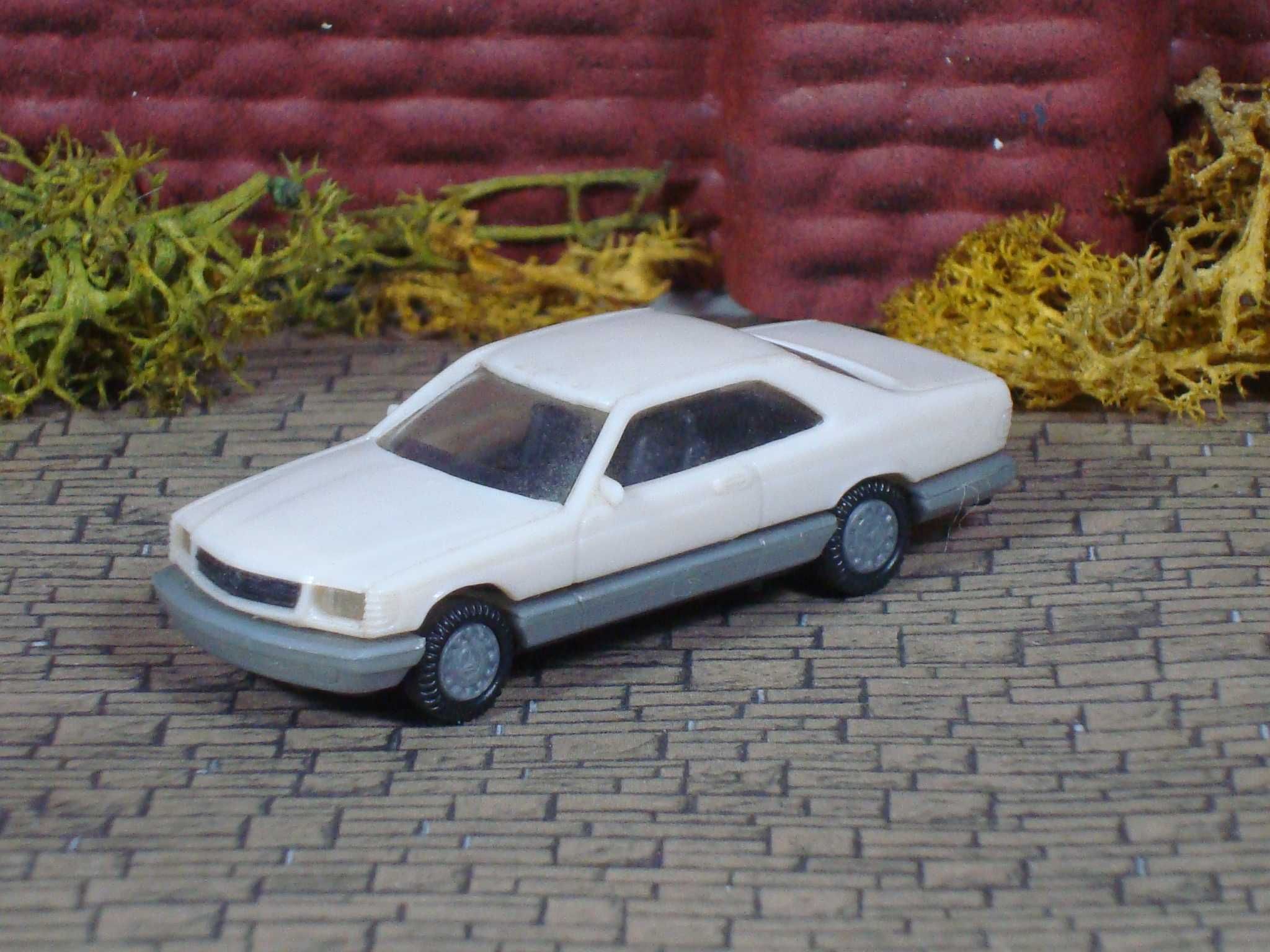 Miber - Mercedes Benz 500 Sec / Escala 1:87 / Usado