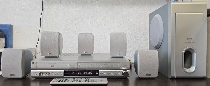 Кінотеатр LG DVD/VCR  LH-CX246X