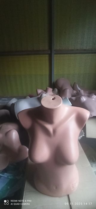 Манекени половинка