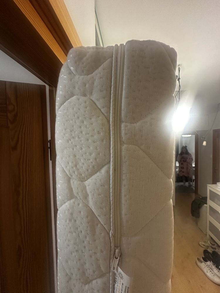Materac 160x200 - stan bardzo dobry. Srednio twardy. Czysty.