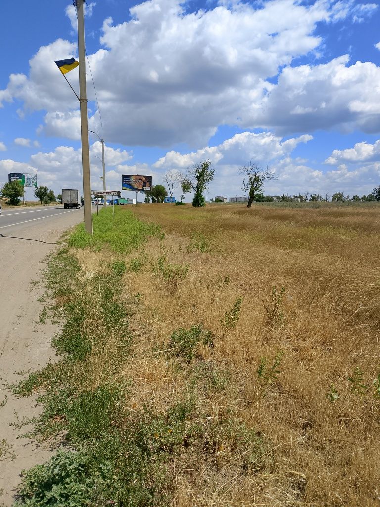 Срочно продам 4 гект, земли,на трассе , до круга,7км от хозяина