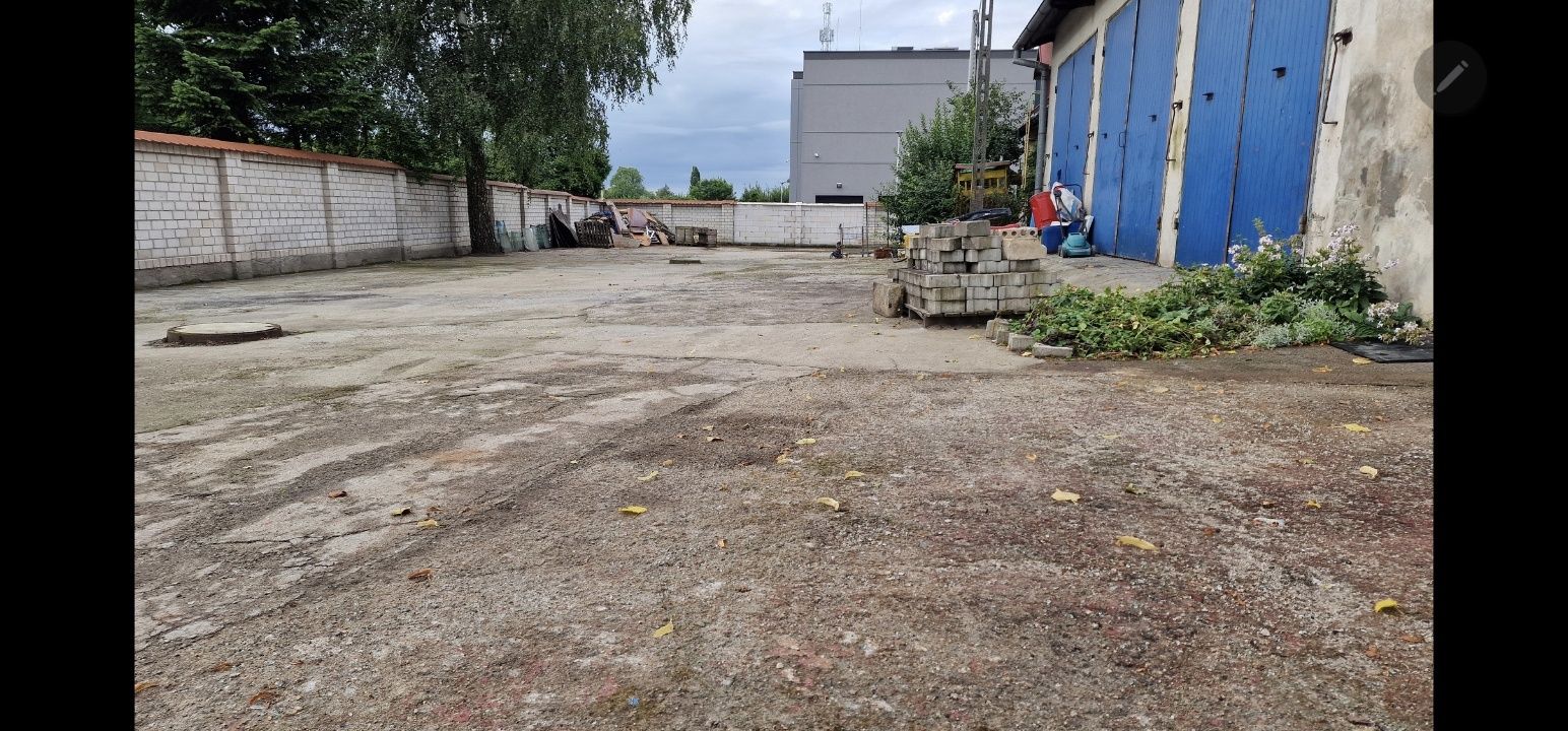 Sprzedam garaże i stodoła.
