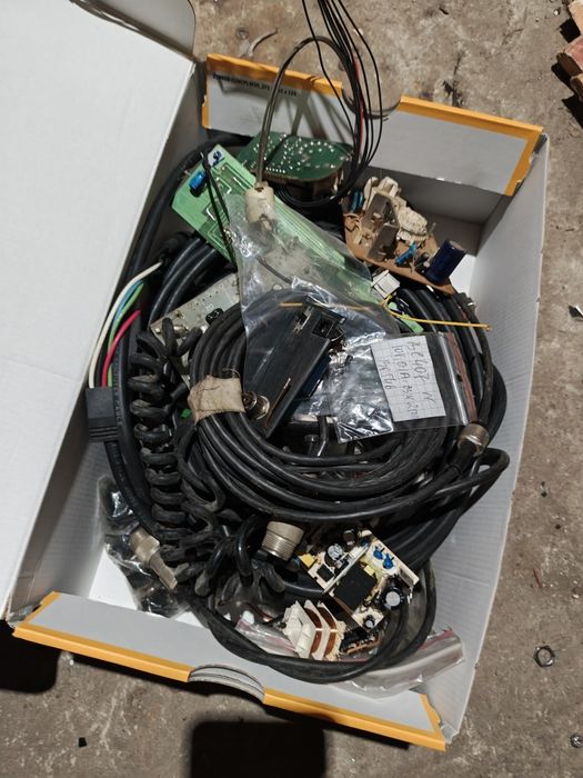 Pudło elektronika mix części wyświetlacze przewody duża ilość !