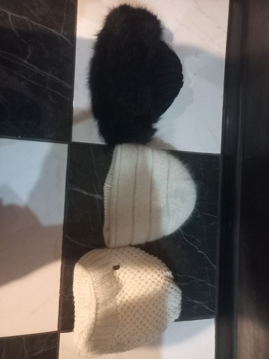 Шапки жіночі різні