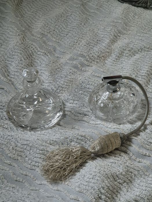 Stare flakony 2szt kryształowe na perfumy cena za 2