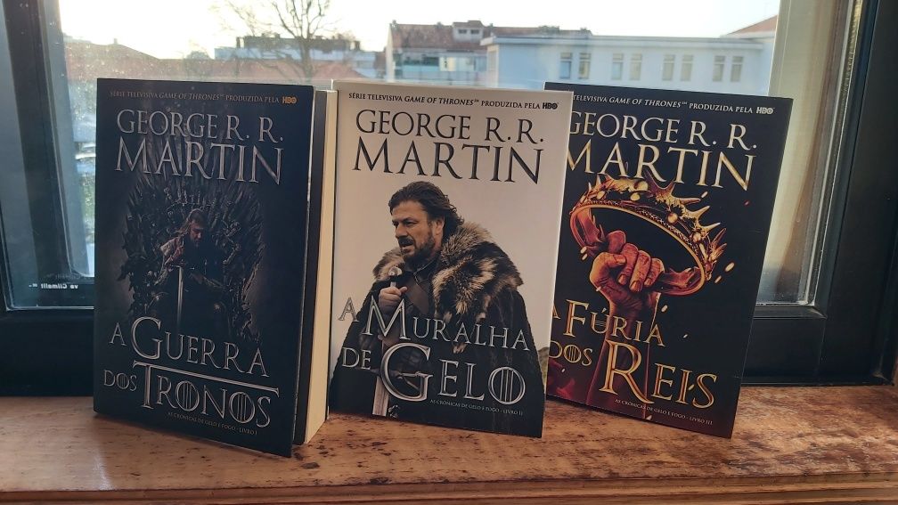 Livros "As Crónicas de Gelo e Fogo" de George R. R. Martin