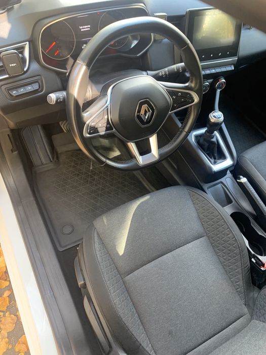 Renault Clio 5 2020 год в отличном состоянии