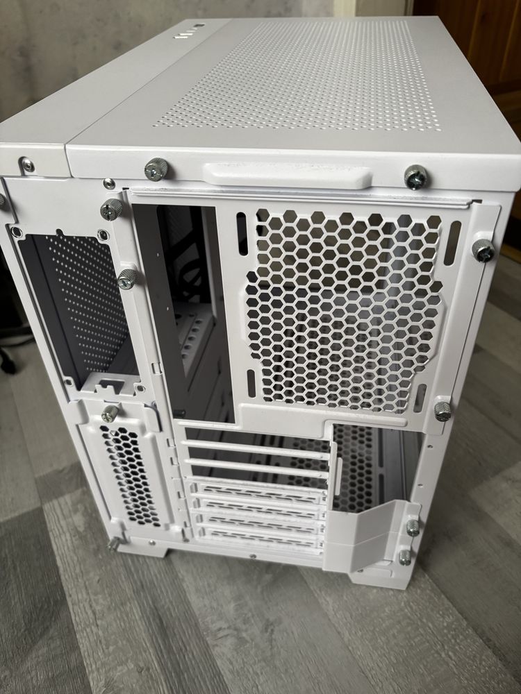 Lian Li O11 Dynamic Mini Snow Edition