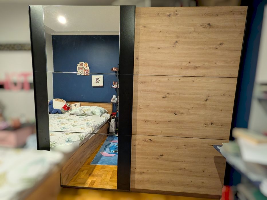 Szafa garderoba z drzwiami przesuwnymi