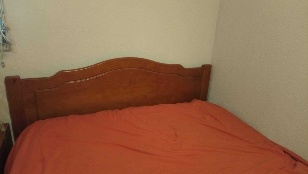 Cama de Casal completa ( estrado+ colchão)