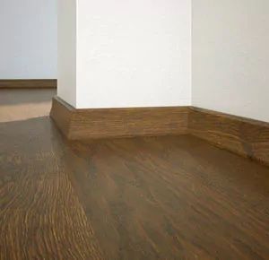 Виконуємо монтаж ламінату та плінтусів на підлогу